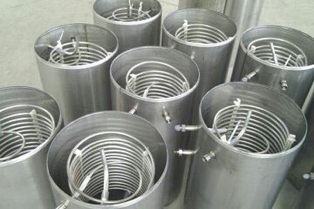 空氣能熱水器是外置盤管好還是內(nèi)置盤管好？